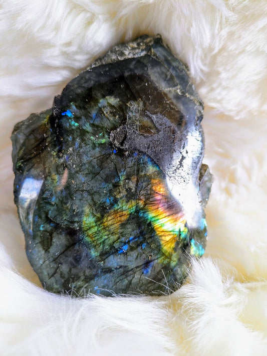 Spectroliet Labradoriet Halfgepolijste Sculptuur