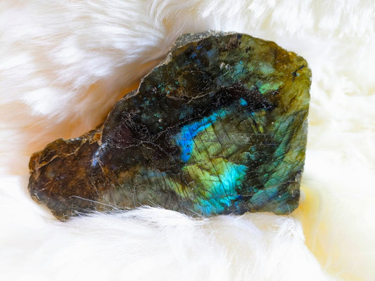 Spectroliet Labradoriet Halfgepolijste Sculptuur