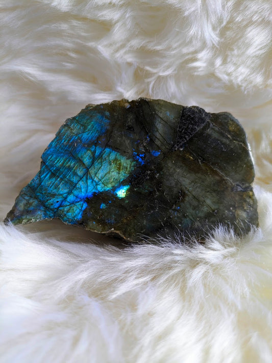 Spectroliet Labradoriet Halfgepolijste Sculptuur